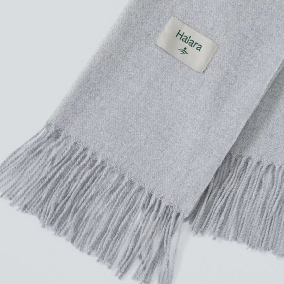 🆕 Halara Grey Knit Fringe Casual Scarf NWT Neutral Minimalist Aesthetic - Picture 2 of 5